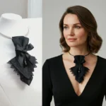 AI produkto fotografijos pavyzdys – juoda peteliškė prieš ir po perkėlimo ant modelio